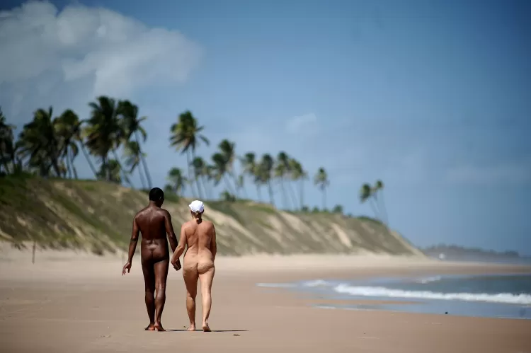 massar-est-entre-as-melhores-praias-de-naturismo-do-brasil-folha-da